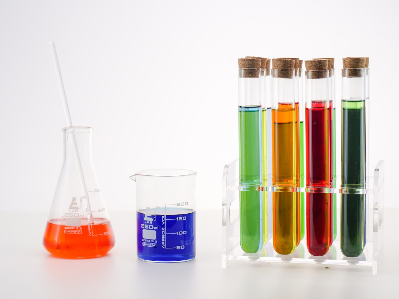 Odczynniki laboratoryjne – kluczowe elementy w analizach naukowych i diagnostyce medycznej
