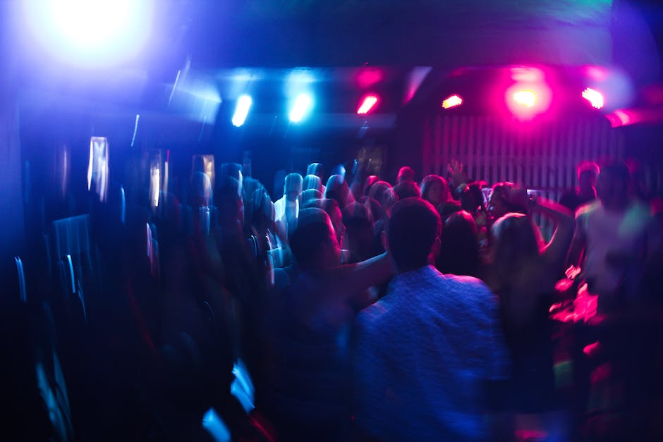 Wieczór kawalerski w klubie nocnym – dlaczego jest to dobry pomysł?